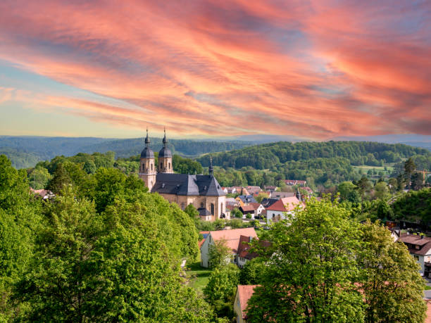 vista de la basílica en goessweinstein franconia baviera - gößweinstein fotografías e imágenes de stock