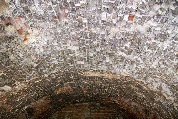 Heat-melted bricks on the vaults of the arch