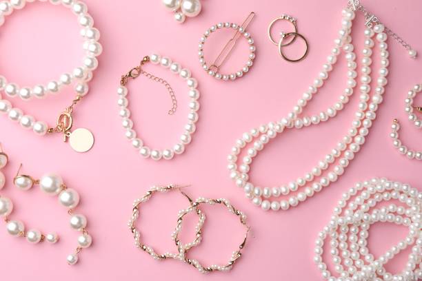 istock Elegant pearl jewelry on pink background, flat lay 1498772401