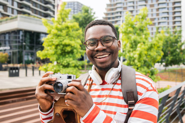 istock Man is spending his vacation exploring the city 1498789563