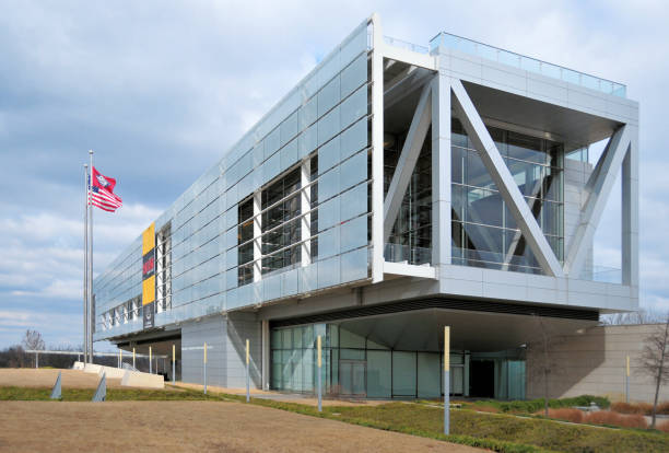 Clinton Library / Clinton Presidential Center, Little Rock, Arkansas Little Rock, Arkansas, USA: William J. Clinton Presidential Library and Museum - Clinton Library -  government building operated by the National Archives and Records Administration - Architects James Polshek and Richard Olcott designed the design to reflect Clinton's desire to bridge the gap into the 21st century. In addition to the library and the museum, the offices of the Clinton Foundation and the University of Arkansas Clinton School of Public Service are also housed on the 12 hectare campus. the clinton foundation stock pictures, royalty-free photos & images