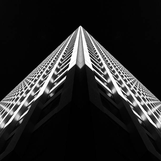 черно-белая абстрактная архитектура в центре чикаго - chicago black and white contemporary tower стоковые фото �и изображения