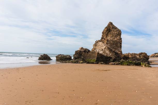 istock Stunning Torre del Loro on the beach in Spain 1498864064