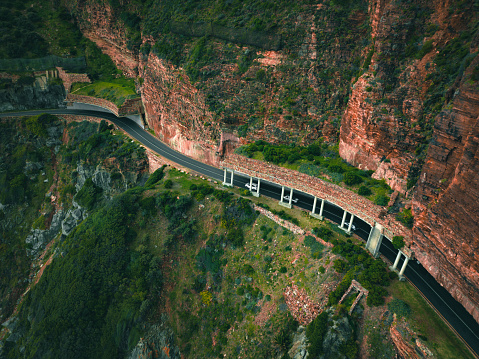 One of the most spectacular marine drives in the world. Chapman’s Peak stands imposingly at the heart of Chapmans Peak Drive, connecting Hout Bay with Noordhoek