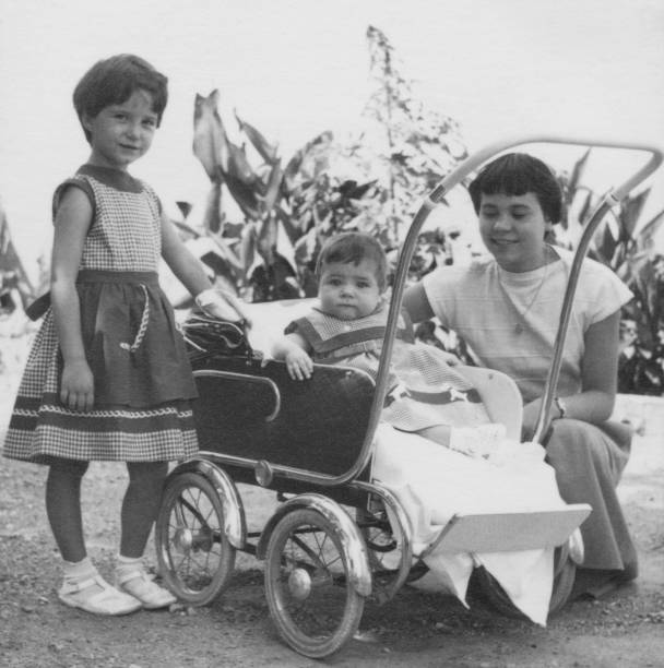 istock Family in 1954. 1498906045