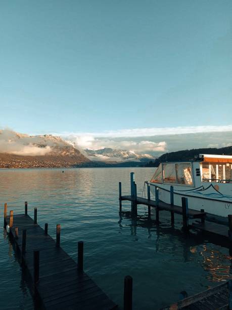 istock Annecy lake 1498918237