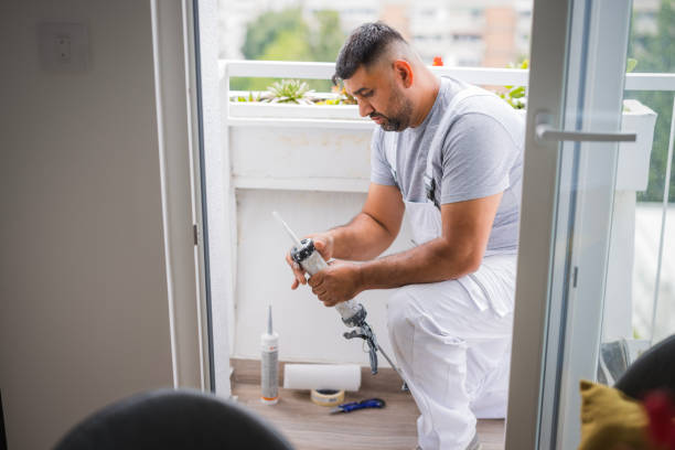 istock Handyman grouting balcony door 1498958135