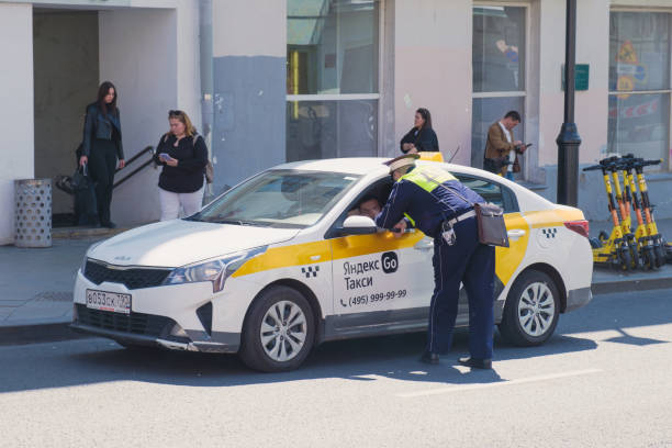 traffic police officer checks the documents of a taxi driver - aggression control clothing image type imagens e fotografias de stock