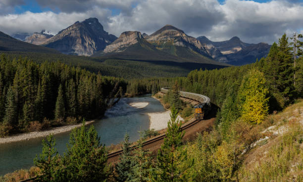 istock Morant's Curve in Banff National Park in Canada 1499066469
