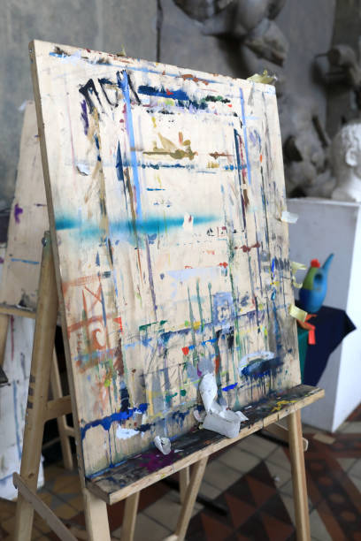 istock View of painted easel 1499129107