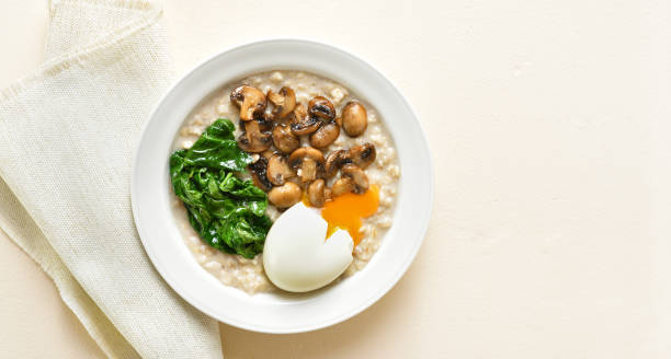 istock Mushroom and spinach oatmeal 1499186337