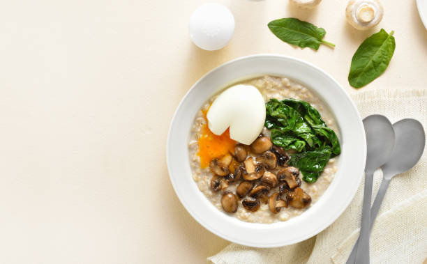 istock Mushroom and spinach oatmeal 1499186339