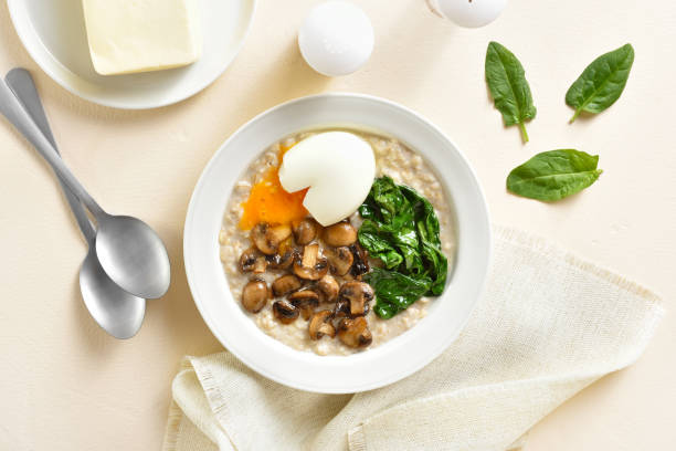 istock Mushroom and spinach oatmeal 1499186344