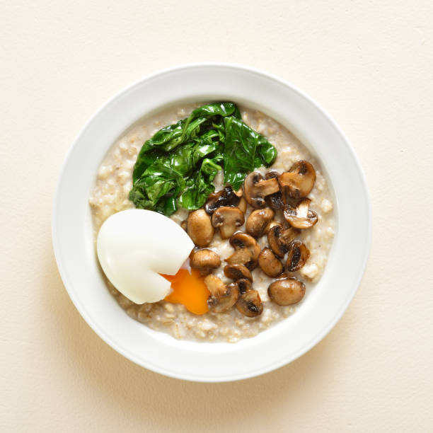 istock Mushroom and spinach oatmeal 1499186350
