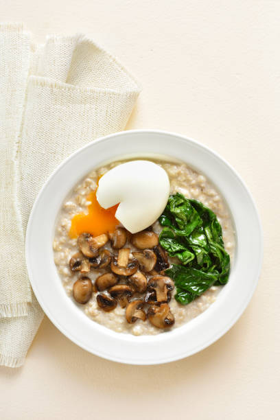 istock Mushroom and spinach oatmeal 1499186358