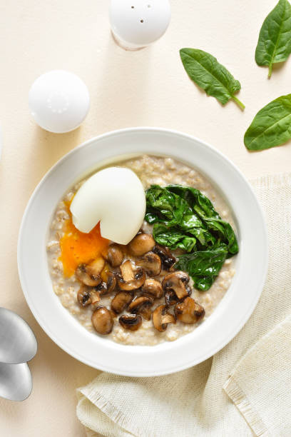 istock Mushroom and spinach oatmeal 1499186366