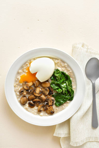 istock Mushroom and spinach oatmeal 1499186370