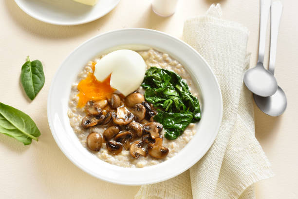 istock Mushroom and spinach oatmeal 1499186379