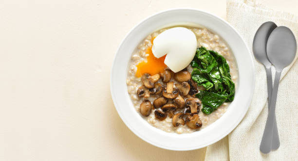 istock Mushroom and spinach oatmeal 1499186386