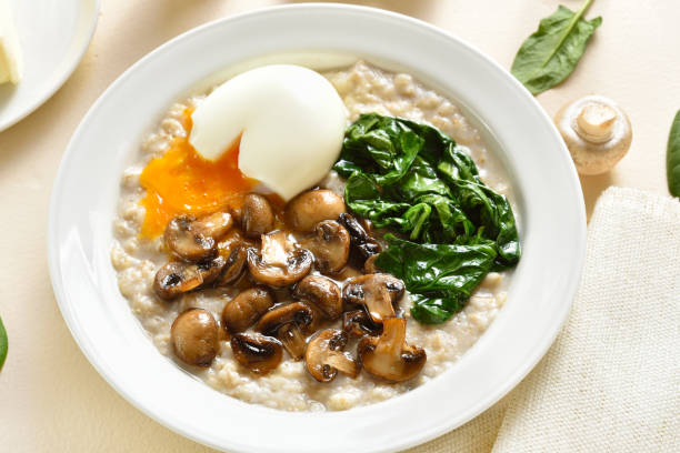 istock Mushroom and spinach oatmeal 1499186409