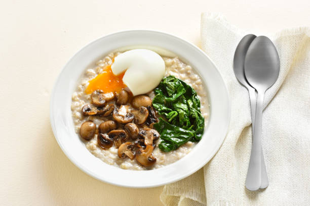 istock Mushroom and spinach oatmeal 1499186419
