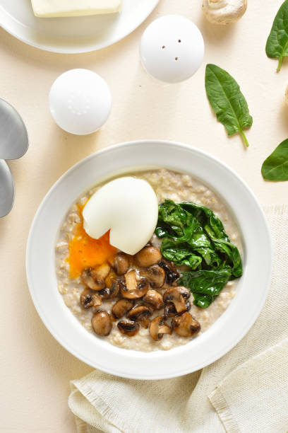 istock Mushroom and spinach oatmeal 1499186427