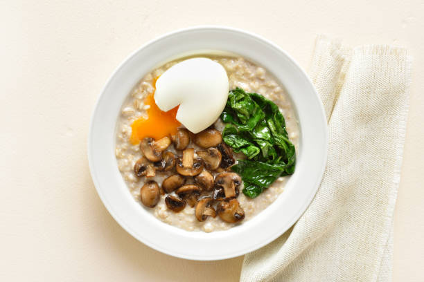 istock Mushroom and spinach oatmeal 1499186462
