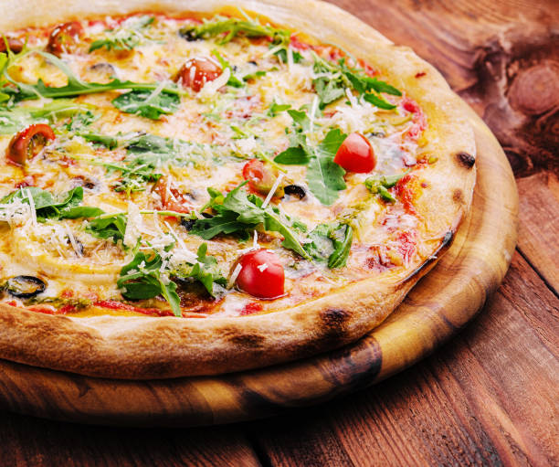 istock Pizza with arugula, cheese, yoghurt and cherry tomatoes closeup 1499191465