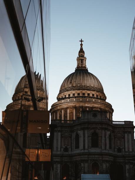 istock Bustling urban landscape featuring St. Paul's Cathedral 1499232373