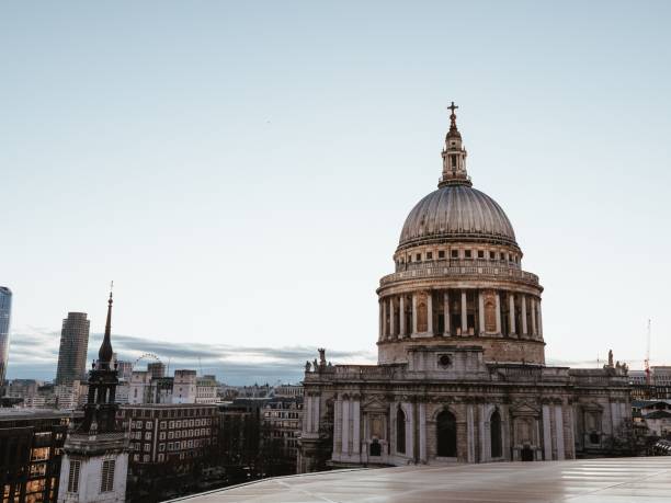 istock Bustling urban landscape featuring St. Paul's Cathedral 1499232374