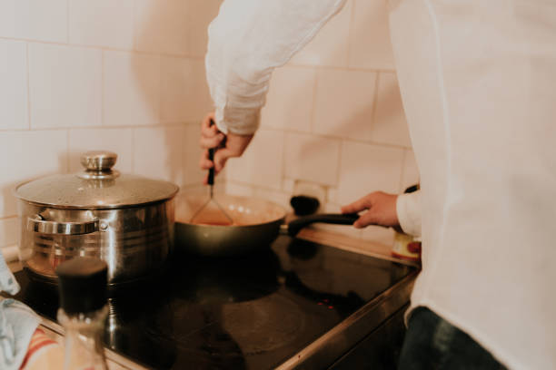istock Prepare Neapolitan Pasta Sauce 1499241297