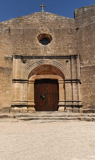 The hermitage of the Virgen de la Misericordia de Cretas is a 16th century church with 18th century additions. It is protected as a cataloged asset of the Aragonese cultural heritage