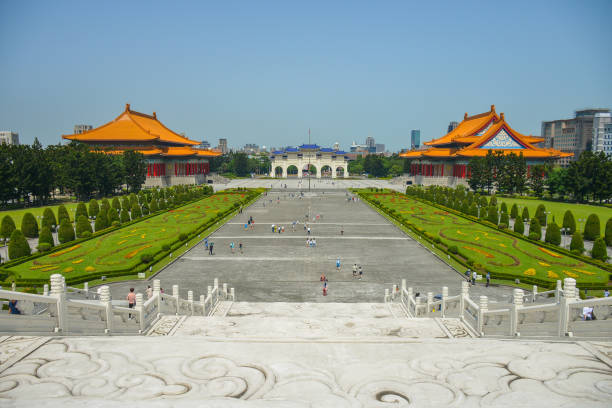 中正紀念堂の国立台湾民主広場、台湾 - national chiang kai shek memorial hall ストックフォトと画像