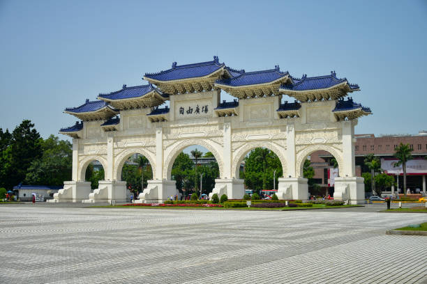 国立中正紀念堂正門正門 - national chiang kai shek memorial hall ストックフォトと画像