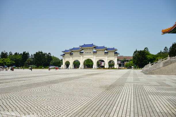 国立中正紀念堂正門正門 - national chiang kai shek memorial hall ストックフォトと画像