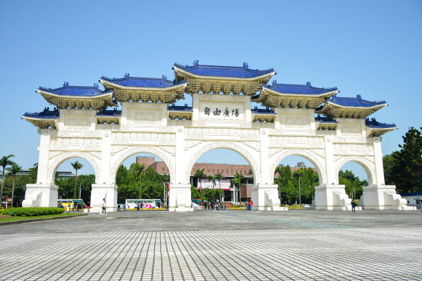 国立中正紀念堂正門正門 - national chiang kai shek memorial hall ストックフォトと画像