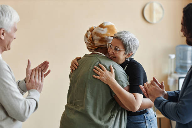 istock Elderly people applauding and embracing 1499258476