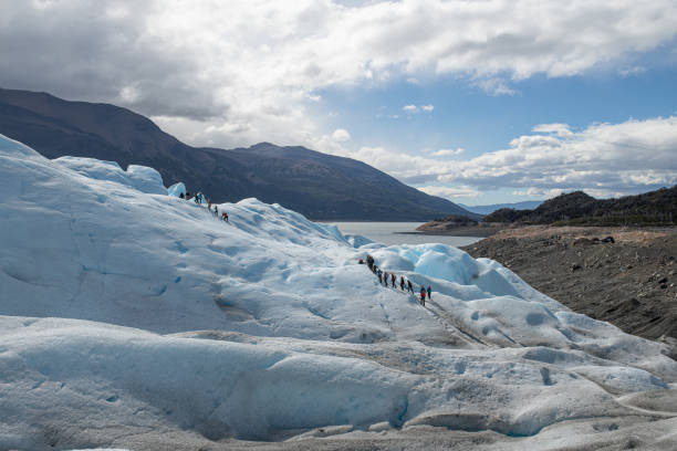 il ghiacciaio perito moreno è un ghiacciaio situato in un parco nazionale dell'argentina dichiarato patrimonio dell'umanità dall'unesco - glacier moreno glacier iceberg argentina foto e immagini stock