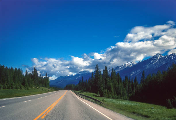 istock Kootenay NP - Kootenay Highway - 1989 1499267792