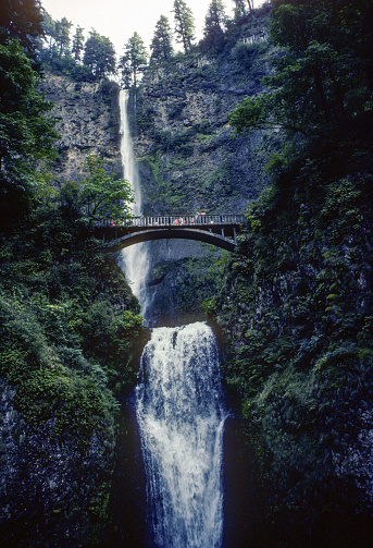 Columbia River Gorge NSA - Multnomah Falls - 1983. Scanned from Kodachrome 64 slide.