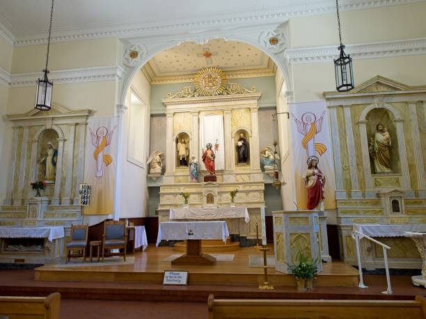 altar y santuario de la iglesia católica san felipe de neri - albuquerque catholicism church new mexico fotografías e imágenes de stock