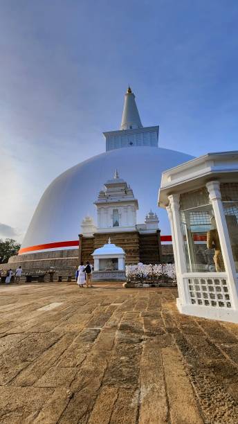 istock Ruwanwelisaya Anuradhapura 1499320784