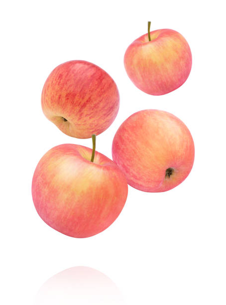 jabłko fuji na białym - drop red delicious apple apple fruit zdjęcia i obrazy z banku zdjęć