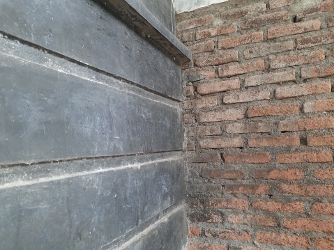 the walls of the house with material from brick