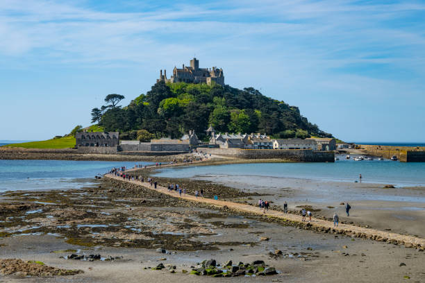 St Michaels Mount near Marazion in Cornwall, Southwest England People Walking Across the Causeway to the Mount at Low Tide low tide stock pictures, royalty-free photos & images