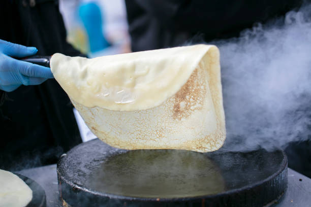 istock Pour the pancake batter into the skillet. Prepare pancakes. 1499382964
