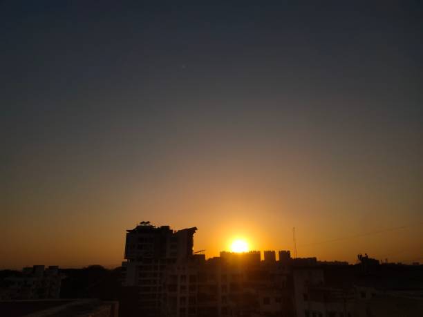 istock Orange shinning sun in Cityscape 1499383363