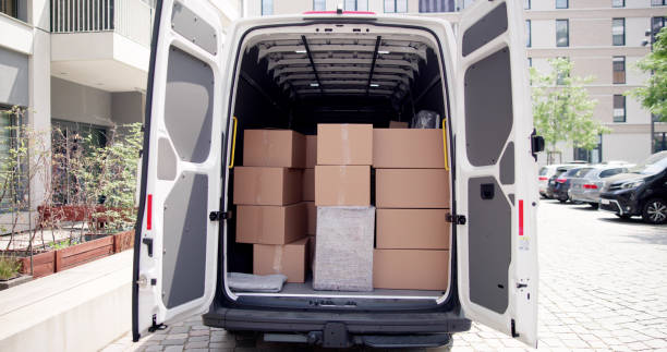 istock House Removal Truck With Boxes 1499392526