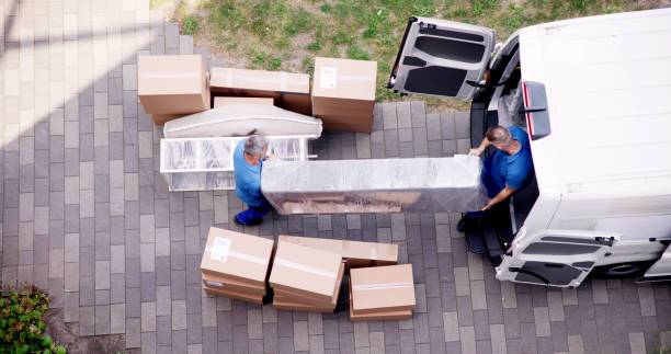 House Move Van. Furniture Removal House Move Van. Furniture Removal And Delivery Moving Service stock pictures, royalty-free photos & images
