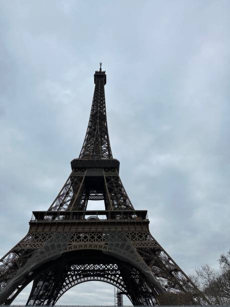 istock View of the eiffel from below 1499417315